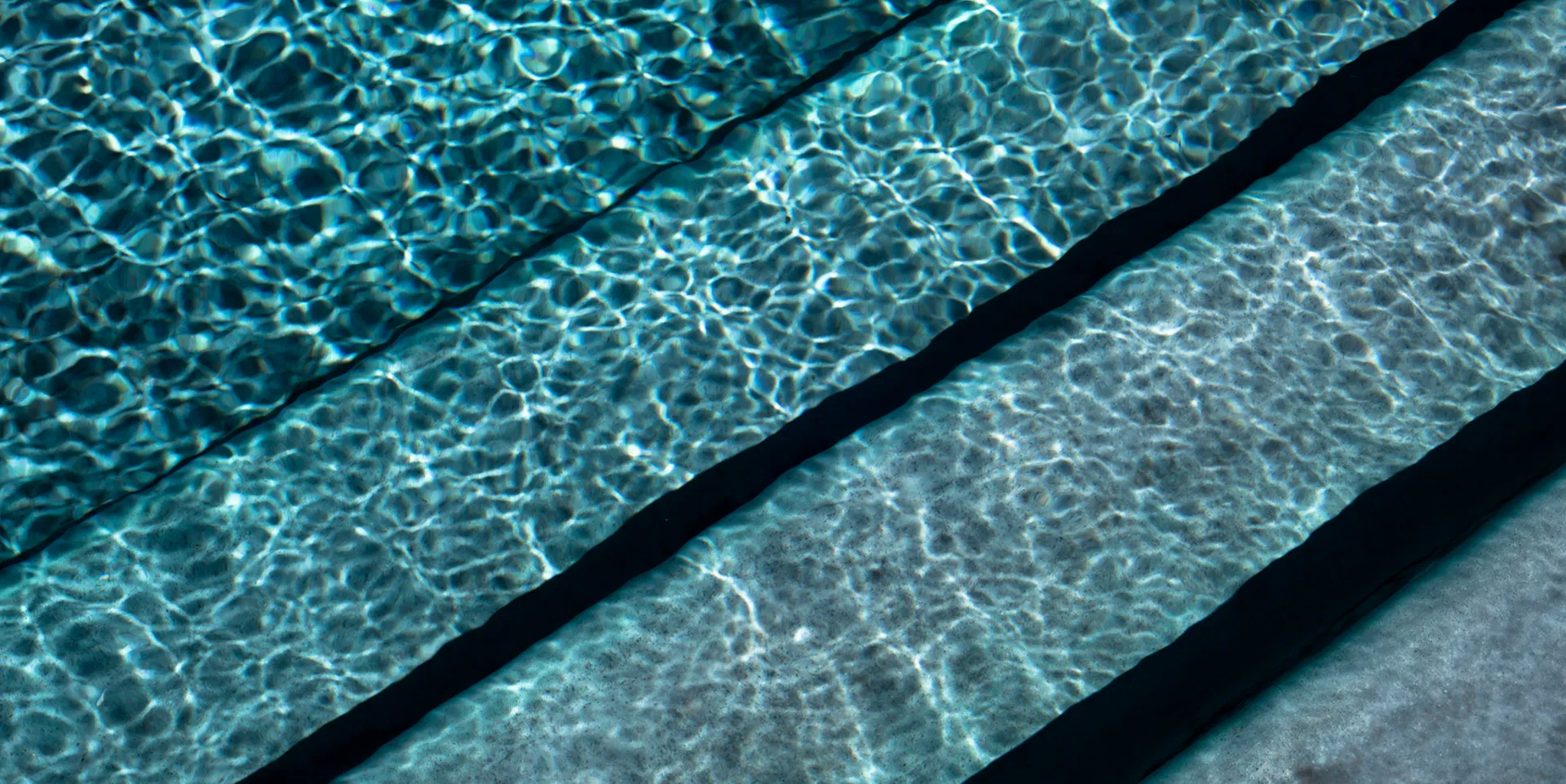 Piscina con acabado Granitada de Fiber